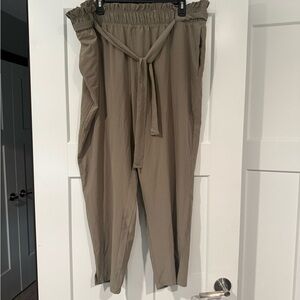 STYLUS Elegant Tan Pants